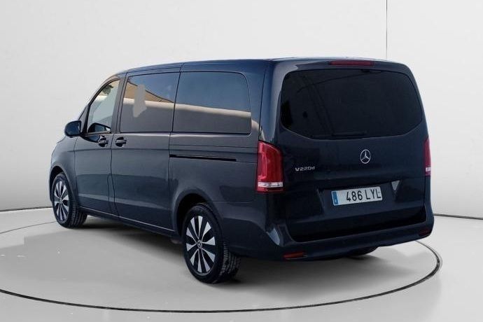 Begagnad Mercedes V220 163 HK (119 kW) 2022 Minibuss