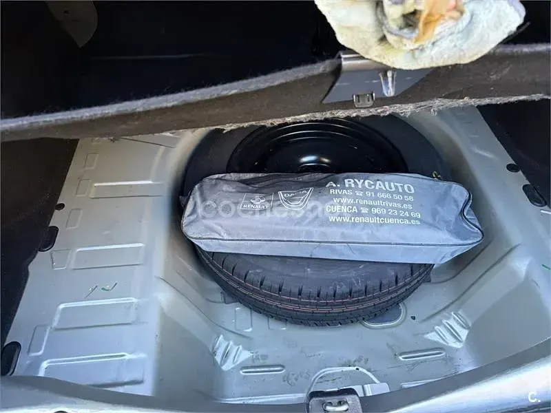 Usado Dacia Logan Ambiance 90 CV (66 kW) 2014 Gris / plata Berlina