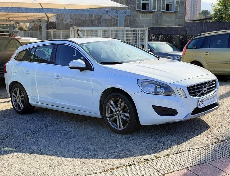 Usado Volvo V60 Kinetic 163 CV (119 kW) 2011 Blanco Familiar