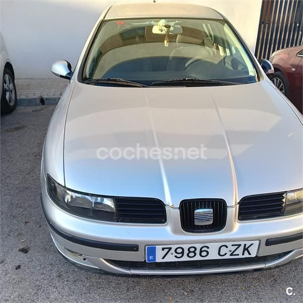 Usado Seat Leon 110 CV (80 kW) 2004 Gris / plata Utilitario