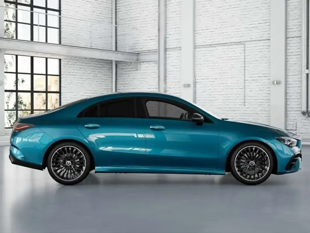Usado Mercedes CLA220 190 CV (139 kW) 2025 Azul Berlina