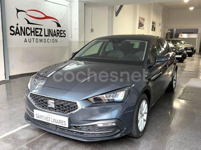 Usado Seat Leon Style 115 CV (84 kW) 2020 Gris / plata Berlina