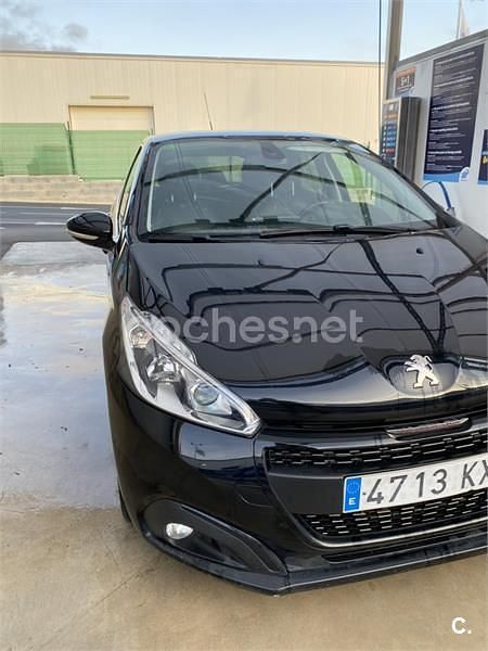 Negro Usado 2019 Peugeot 208 GT-line Utilitario | 9000 € (Super precio) - Imagen 1/4
