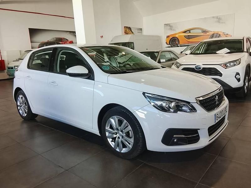 Usado Peugeot 308 Active 131 CV (96 kW) 2021 Blanco Berlina
