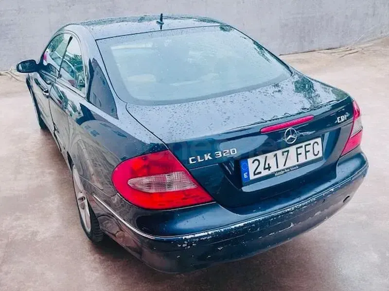 Usado Mercedes CLK320 Avantgarde 224 CV (164 kW) 2006 Azul Coupe