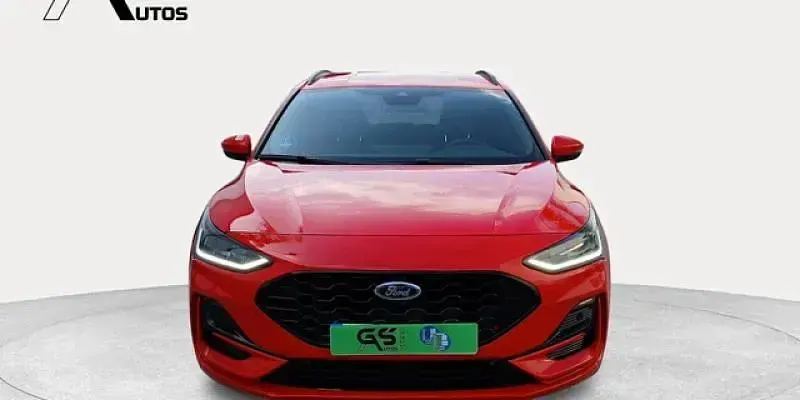 Usado Ford Focus ST-Line 155 CV (114 kW) 2024 Rojo Familiar