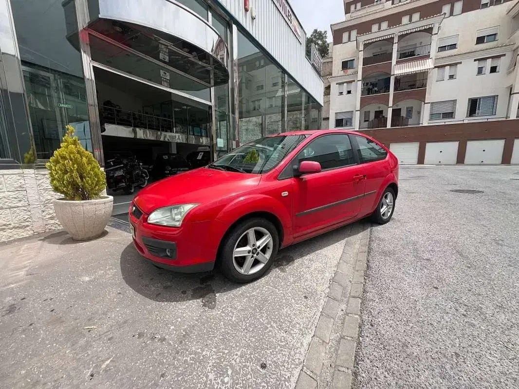 Usado Ford Focus Sport 116 CV (85 kW) 2007 Rojo Utilitario