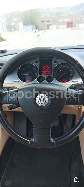Usado VW Passat Highline 170 CV (125 kW) 2007 Negro Familiar