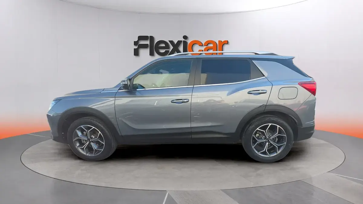 Usado SsangYong Korando 149 CV (109 kW) 2022 Gris