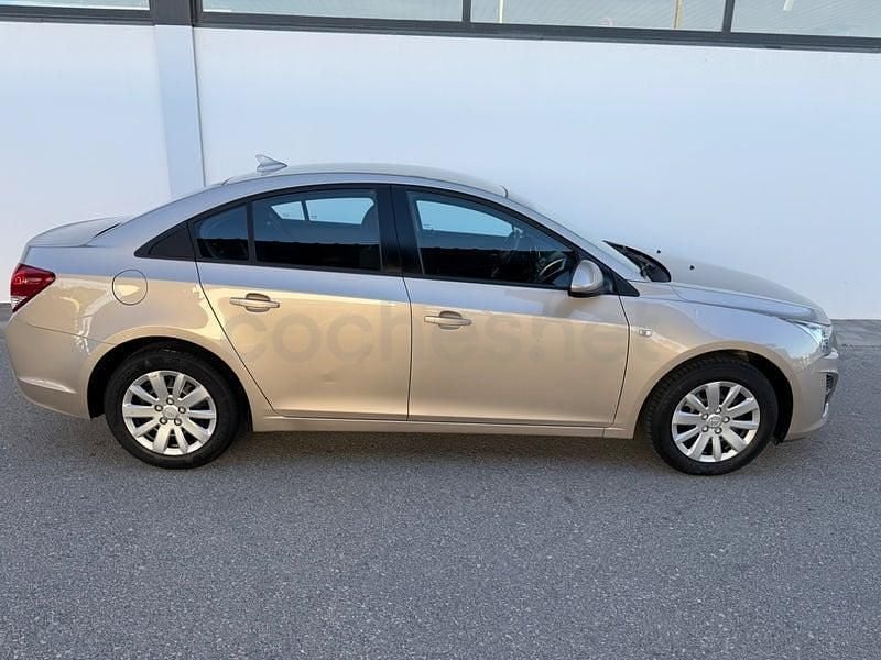 Usado Chevrolet Cruze LT 130 CV (95 kW) 2013 Beige Berlina