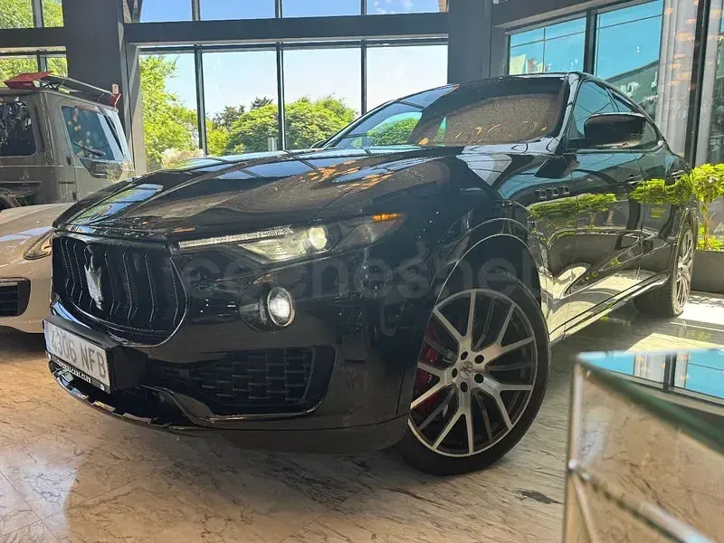 Usado Maserati Levante 430 CV (316 kW) 2018 Negro SUV