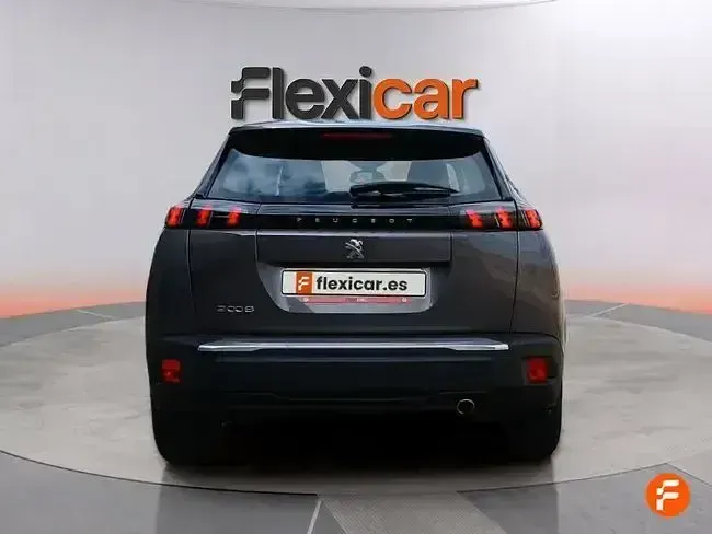 Usado Peugeot 2008 Active 110 CV (80 kW) 2021 Gris SUV
