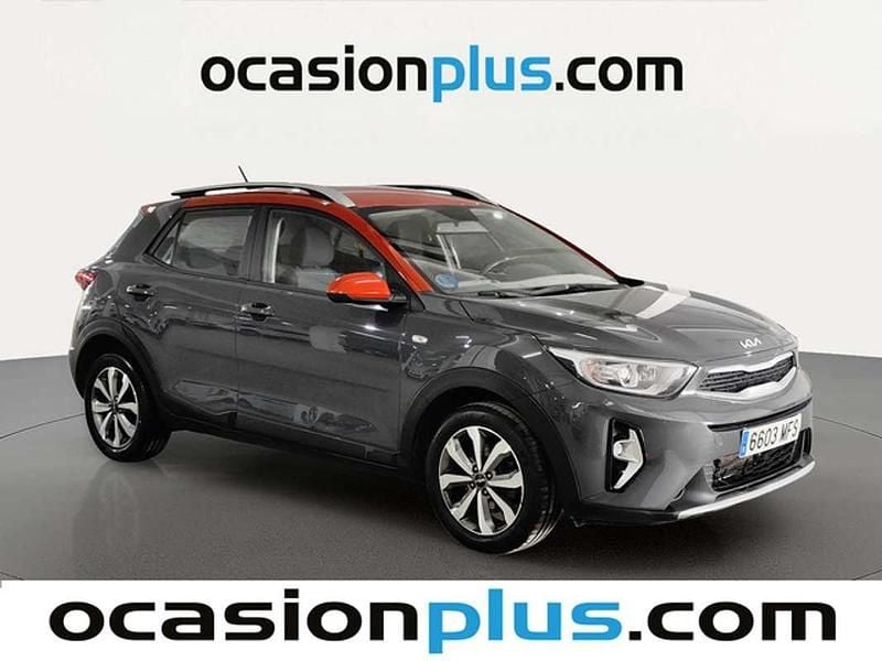 Usado Kia Stonic 101 CV (74 kW) 2023 Gris SUV