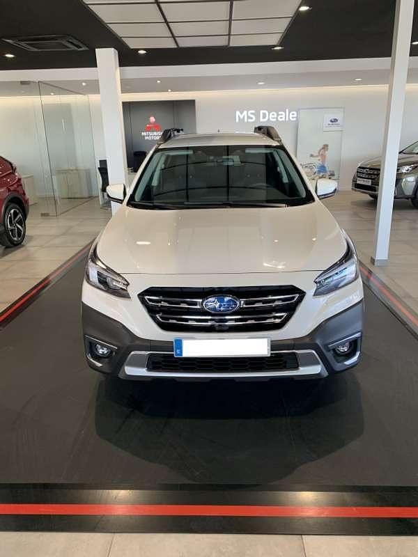 Usado Subaru Outback Active 169 CV (124 kW) 2025 Blanco Familiar