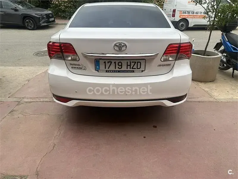Usado Toyota Avensis Advance 124 CV (91 kW) 2014 Blanco Berlina