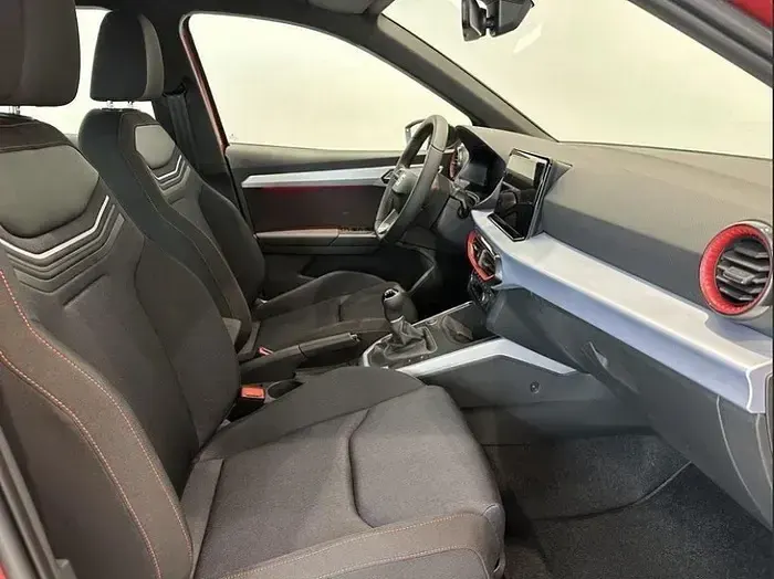 Usado Seat Arona FR 116 CV (85 kW) 2024 Rojo SUV