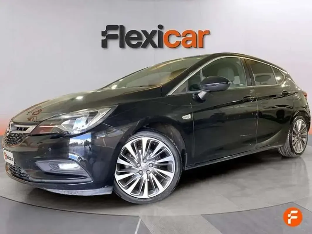 Usado Opel Astra Elegance 140 CV (102 kW) 2018 Gris Berlina