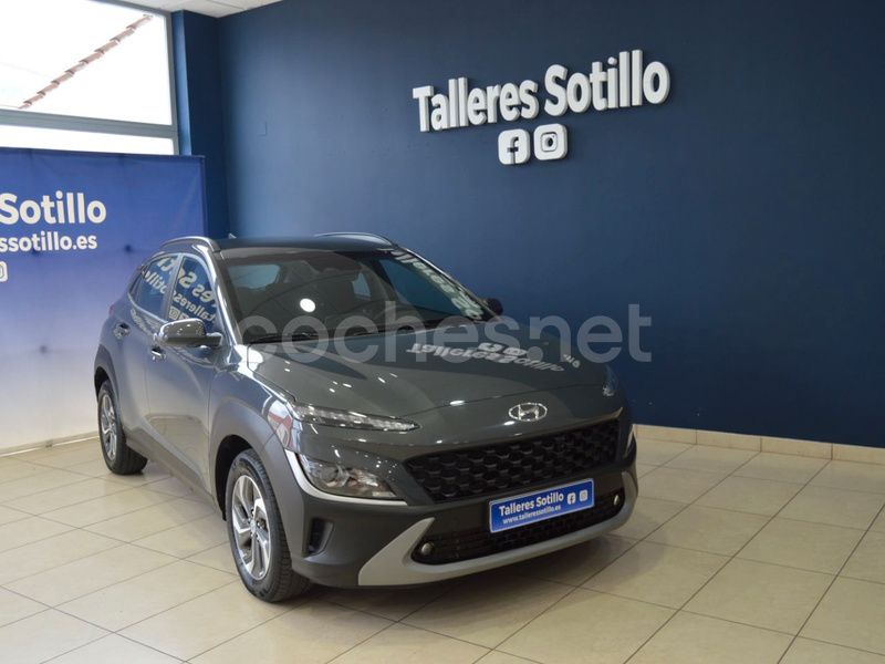Gris / plata Usado 2023 Hyundai Kona SUV | 23.990 € (Precio justo) - Imagen 1/4