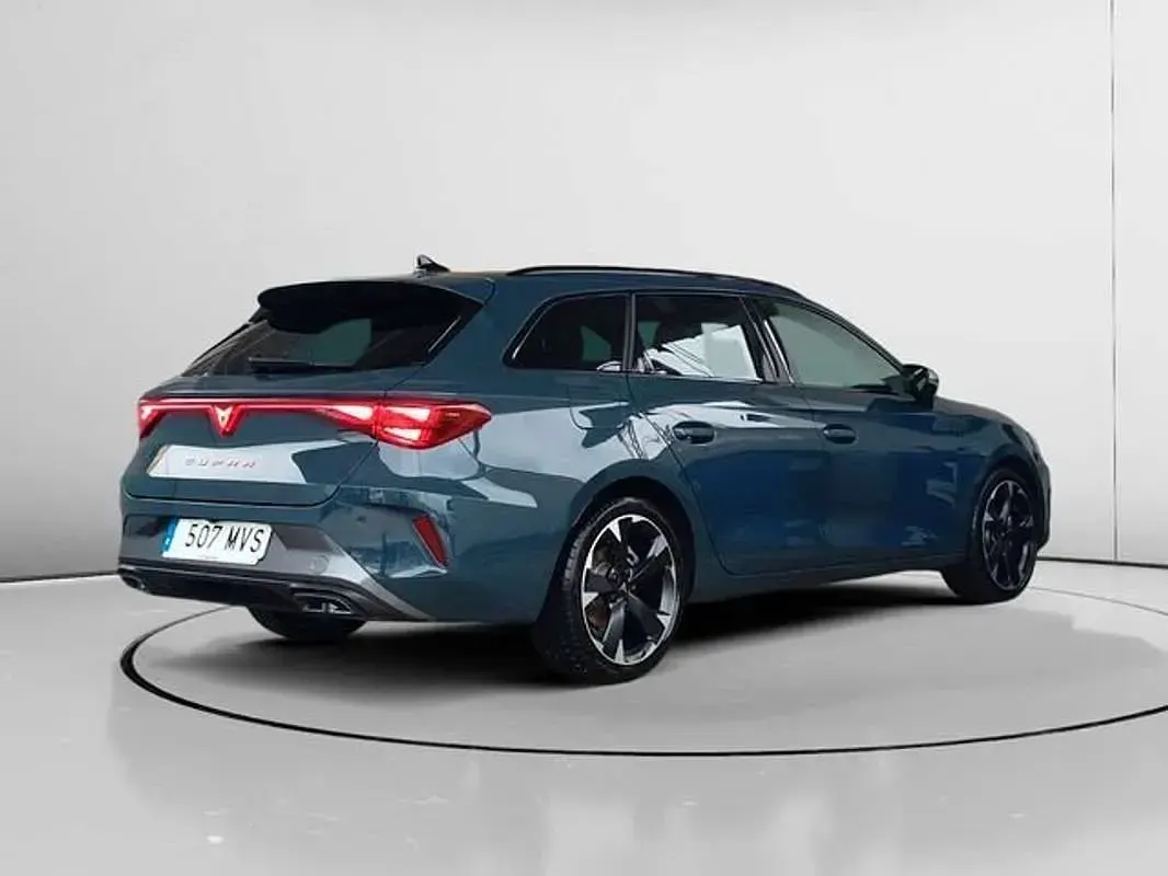 Usado Cupra Leon 150 CV (110 kW) 2024 Azul Familiar