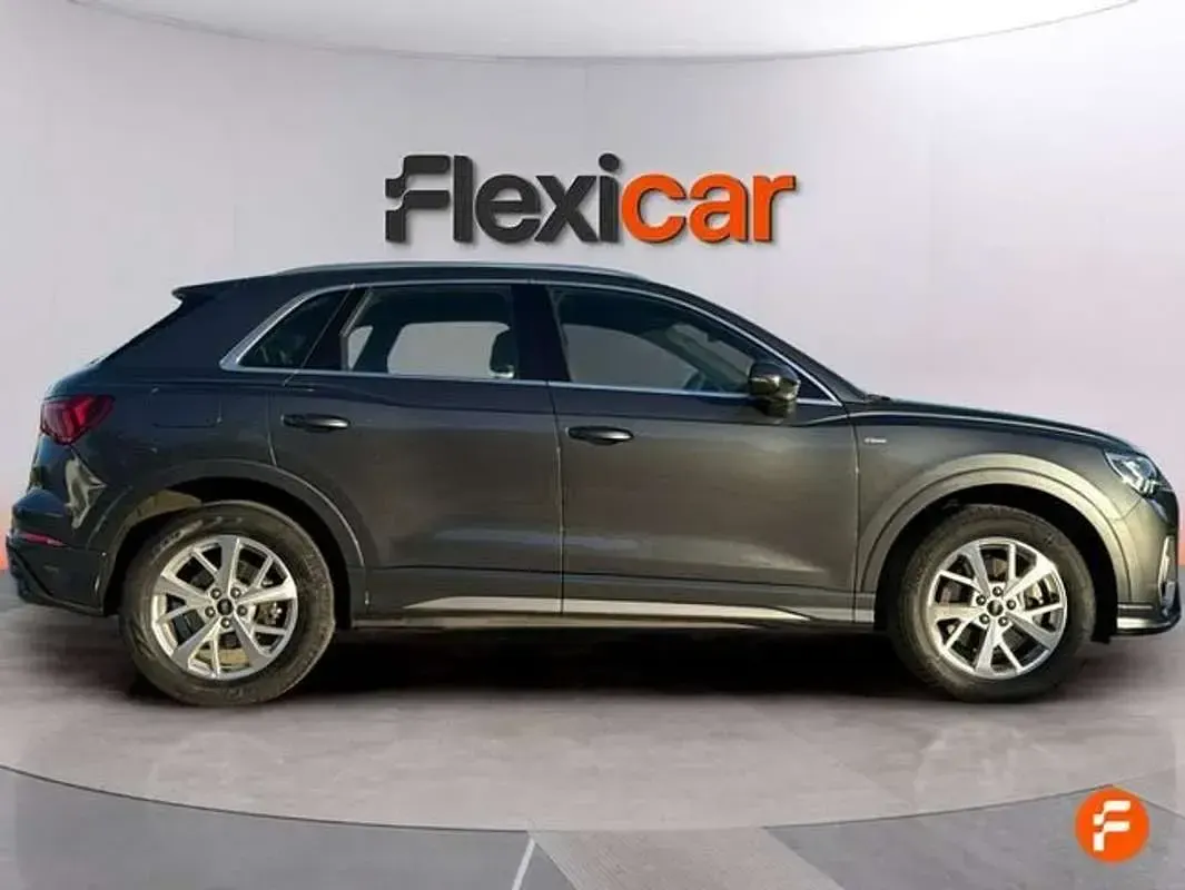 Begagnad Audi Q3 S-Line 150 HK (110 kW) 2023 Grå SUV