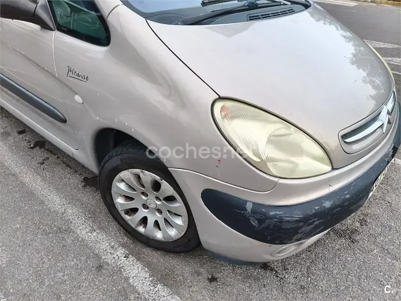 Usado Citroën Xsara Picasso 90 CV (66 kW) 2003 Gris / plata Monovolumen