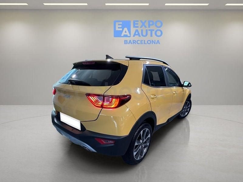Usado Kia Stonic Style 100 HP (73 kW) 2024 Amarelo SUV
