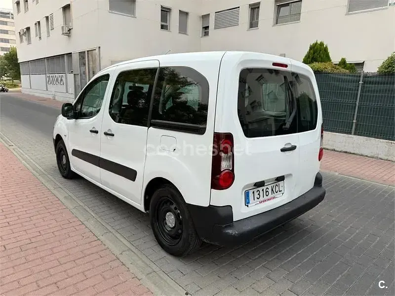 Usado Peugeot Partner Tepee Access 100 CV (73 kW) 2016 Blanco Monovolumen