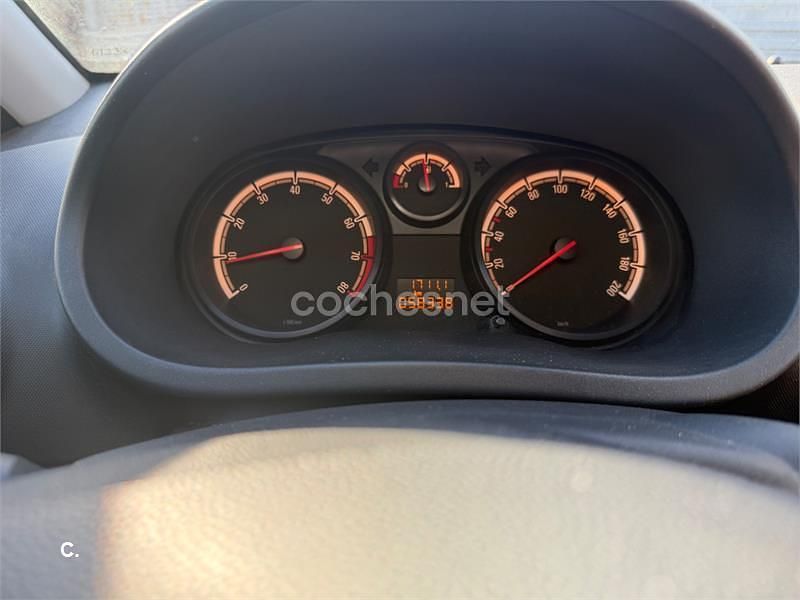 Usado Opel Corsa Essentia 65 HP (47 kW) 2012 Amarelo Citadino