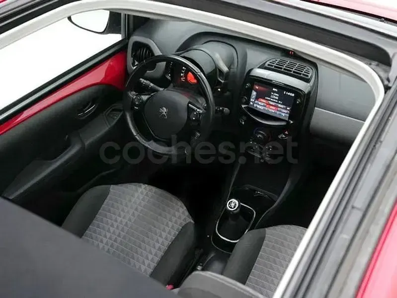 Usado Peugeot 108 Allure 72 CV (52 kW) 2021 Rojo Berlina