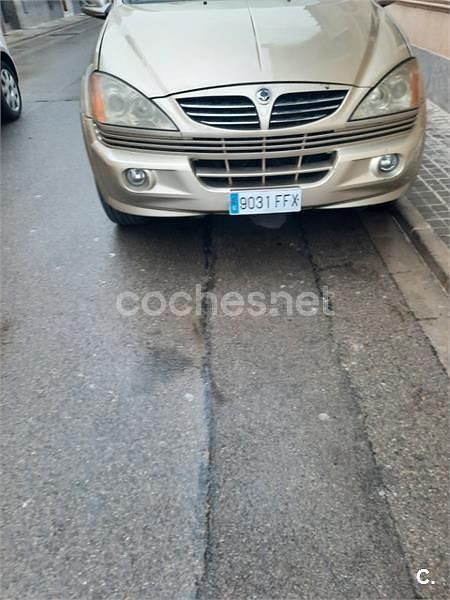 Beige Usado 2006 Ssangyong (KGM) Kyron Limited SUV | 3200 € (Buen precio) - Imagen 1/4