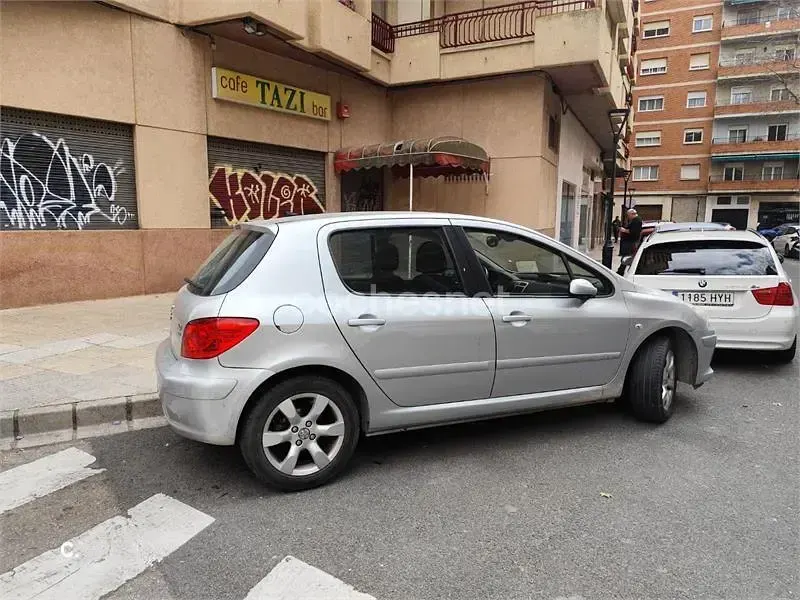 Usado Peugeot 307 90 CV (66 kW) 2006 Gris / plata Berlina