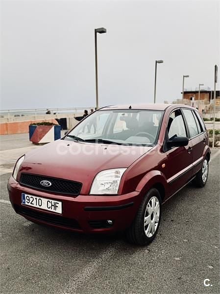 Usado Ford Fusion Trend 68 CV (50 kW) 2003 Violeta / lila Utilitario