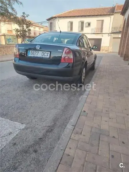Usado VW Passat Edition 130 CV (95 kW) 2005 Negro Berlina