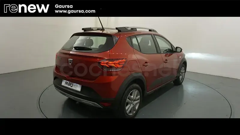 Usado Dacia Sandero Comfort 91 CV (66 kW) 2022 Rojo Berlina