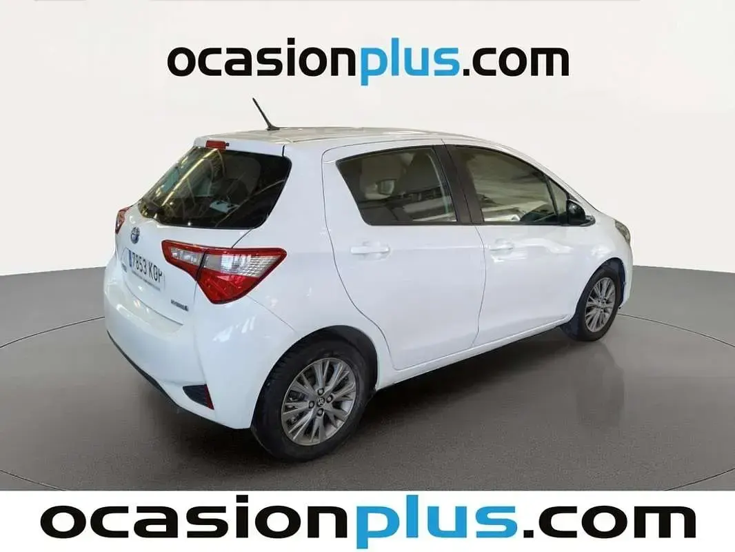 Usado Toyota Yaris Active 100 CV (73 kW) 2018 Blanco Utilitario