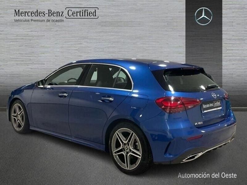 Usado Mercedes A180 AMG line 136 CV (100 kW) 2024 Azul