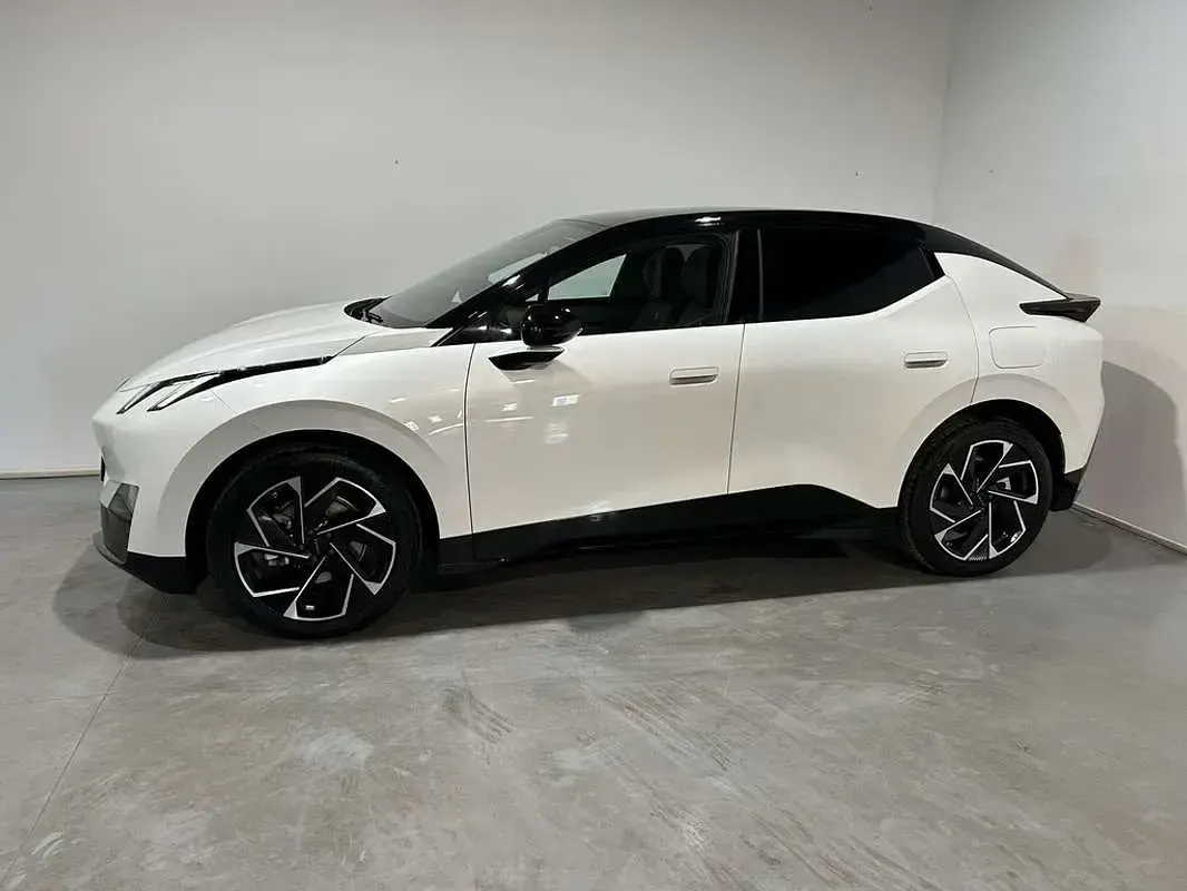 Usado Lynk & Co 02 200 kW (272 CV) 2025 Blanco SUV