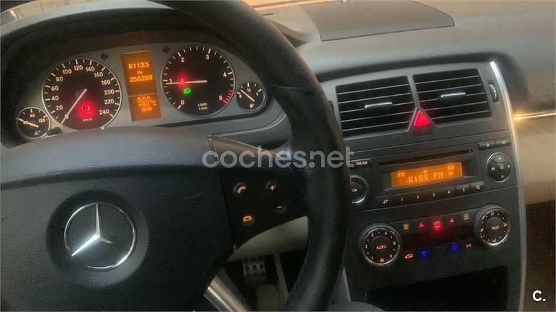 Usado Mercedes B180 109 CV (80 kW) 2008 Azul Monovolumen