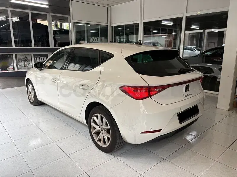Usado Seat Leon Style 115 CV (84 kW) 2021 Blanco Berlina