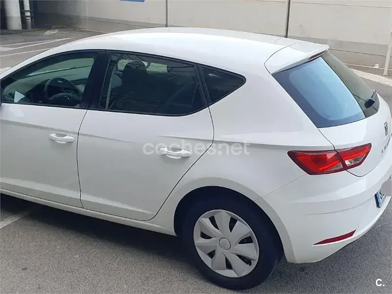Usado Seat Leon Style 110 CV (80 kW) 2017 Blanco Berlina