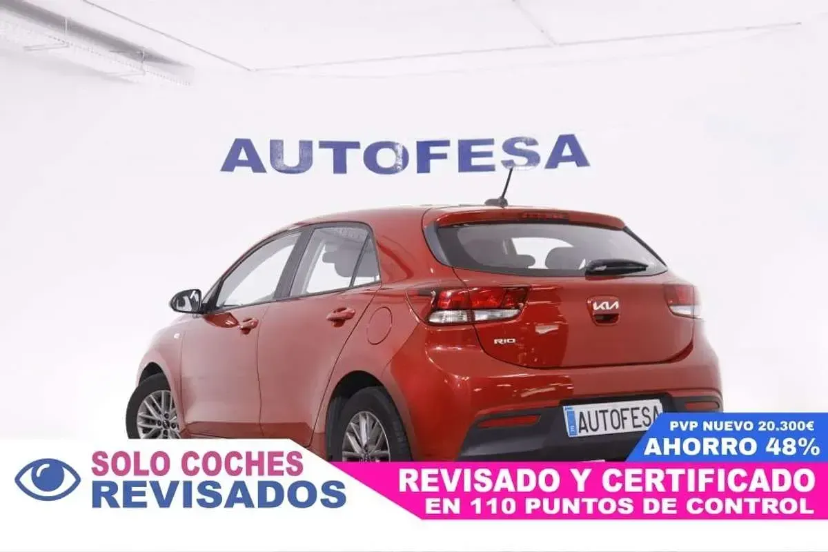 Käytetty Kia Rio 84 HP (61 kW) 2022 Punainen Sedan