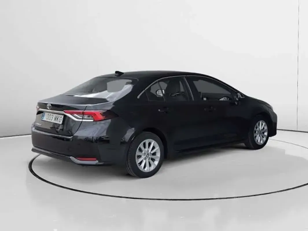 Usado Toyota Corolla 125 CV (91 kW) 2023 Negro Berlina