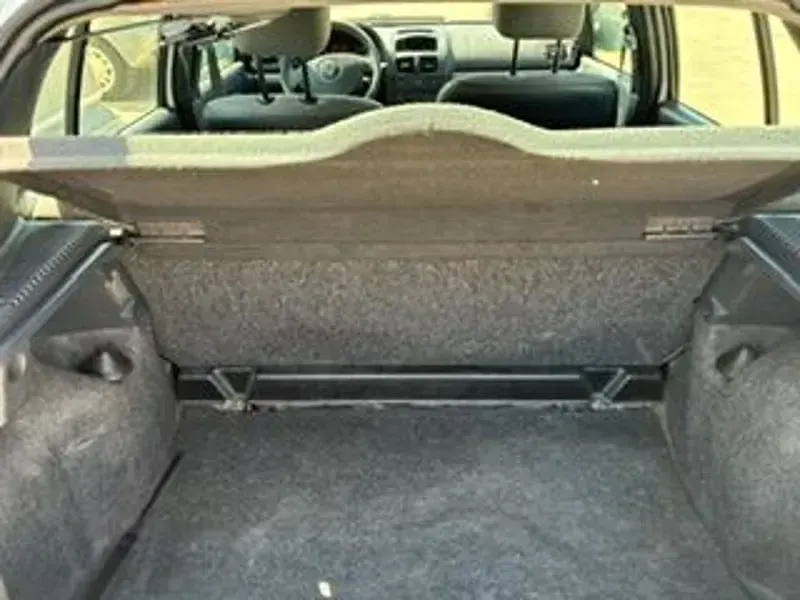 Usado Renault Clio II 70 CV (51 kW) 2005 Blanco Berlina