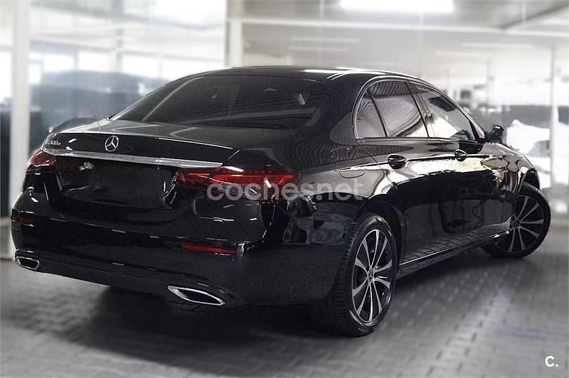 Usado Mercedes E300 320 CV (235 kW) 2023 Negro Berlina
