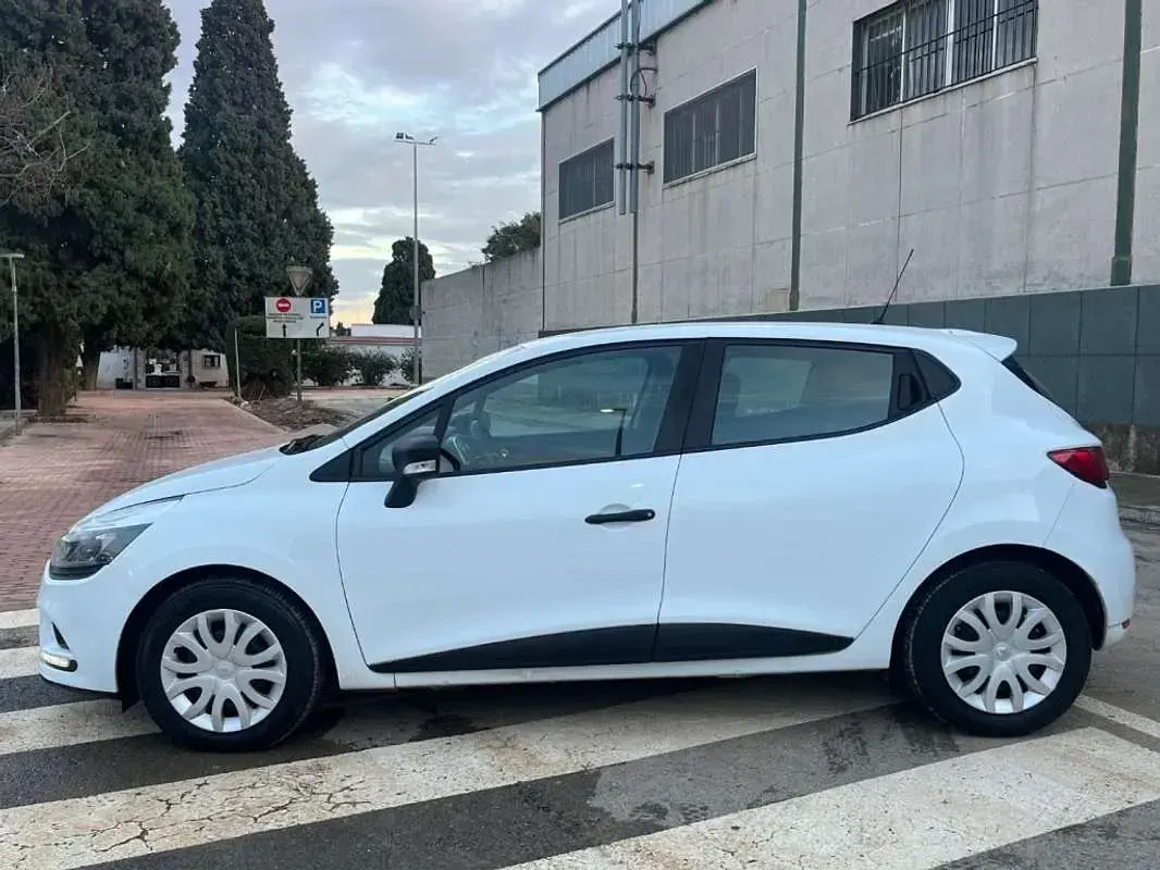 Usado Renault Clio Business 75 CV (55 kW) 2019 Blanco Utilitario
