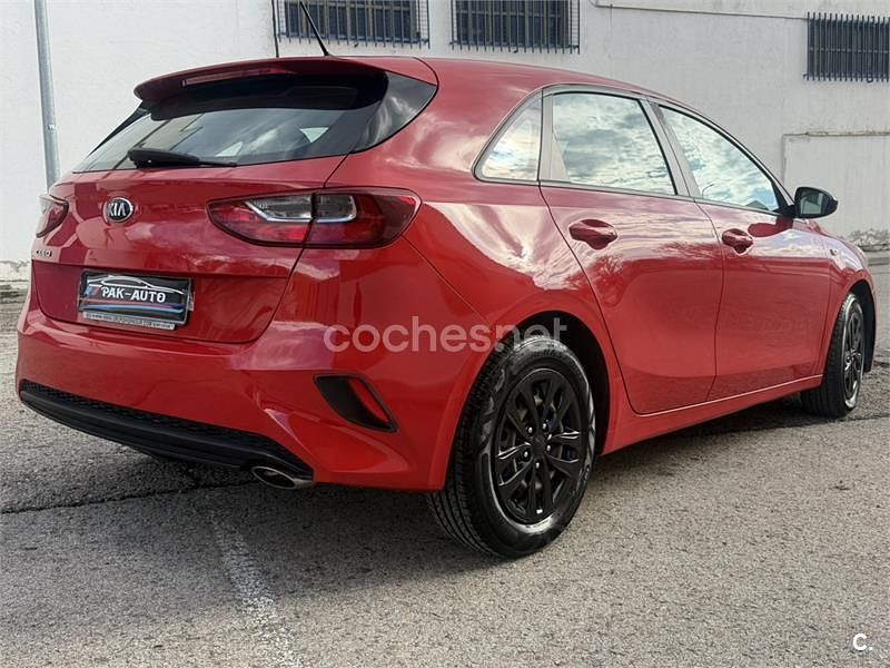 Używany Kia Ceed 115 KM (84 kW) 2019 Czerwony Hatchback