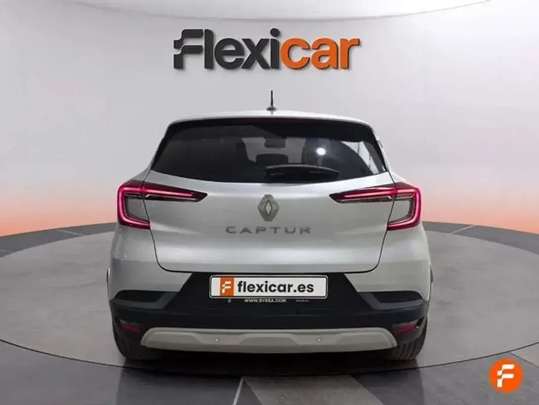 Usado Renault Captur Equilibre 101 CV (74 kW) 2023 Gris SUV