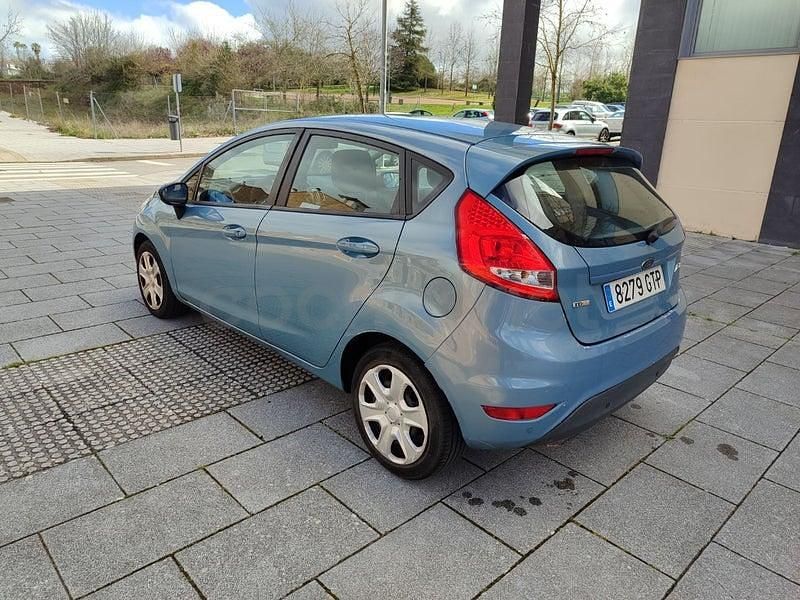 Usado Ford Fiesta Trend 68 CV (50 kW) 2010 Azul Utilitario