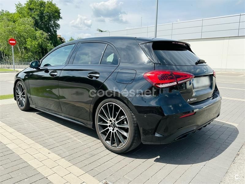 Usado Mercedes A180 116 CV (85 kW) 2021 Negro Berlina