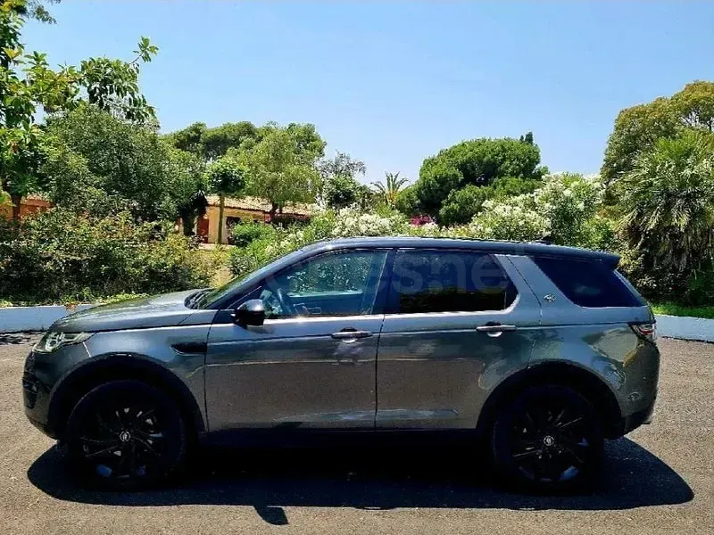 Usado Land Rover Discovery Sport HSE Luxury 180 CV (132 kW) 2016 Gris / plata SUV